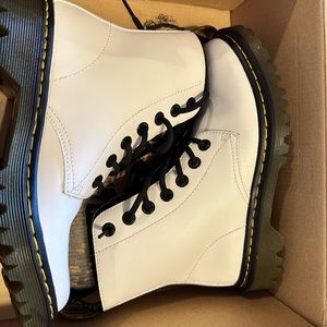 NEW IN BOX Dr Marten Luana Boots. Women’s size 6
